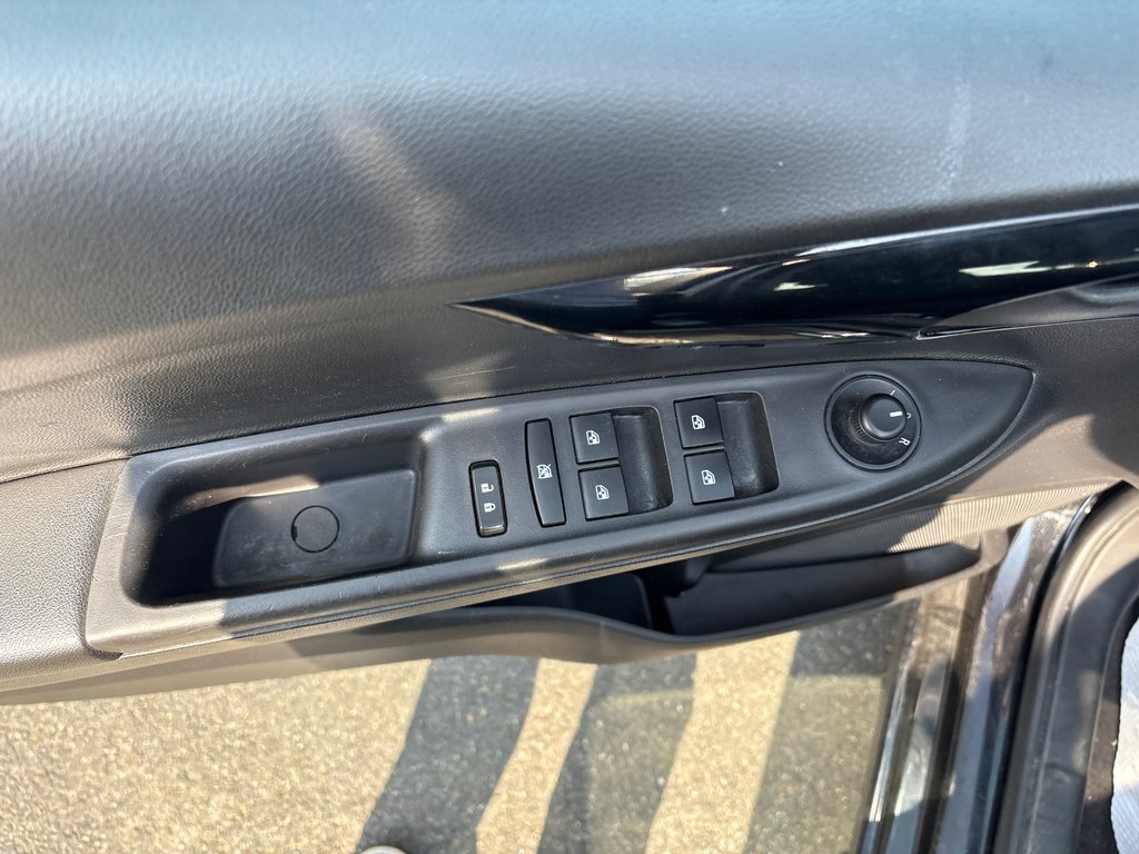 Chevrolet Spark LT 2017 à Bathurst, Nouveau-Brunswick - 18 - w1024h768px