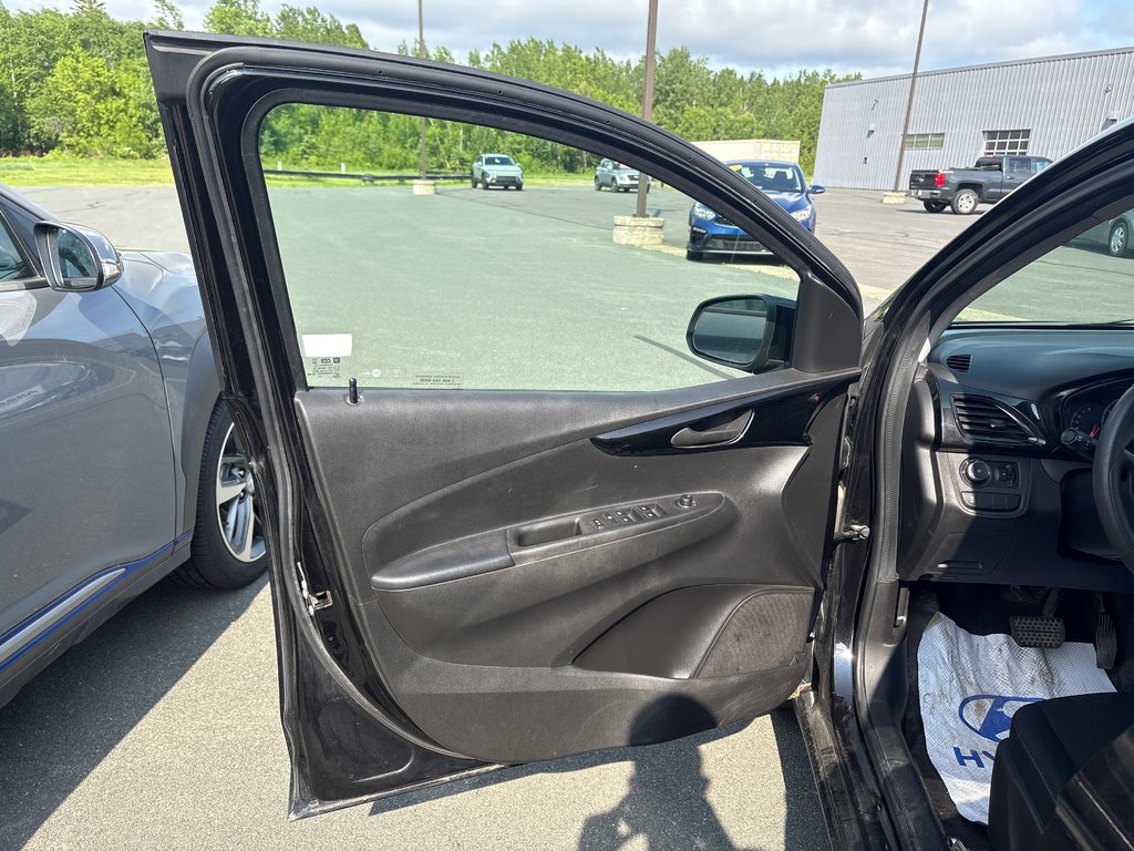 Chevrolet Spark LT 2017 à Bathurst, Nouveau-Brunswick - 17 - w1024h768px