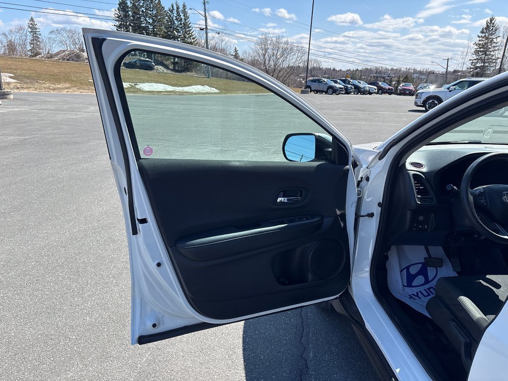 2022 Honda HR-V LX in Bathurst, New Brunswick - 8 - w1024h768px