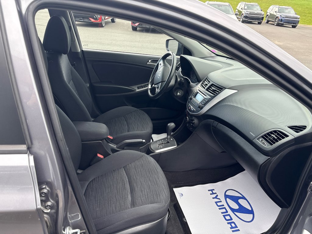 Hyundai Accent GL 2015 à Bathurst, Nouveau-Brunswick - 9 - w1024h768px