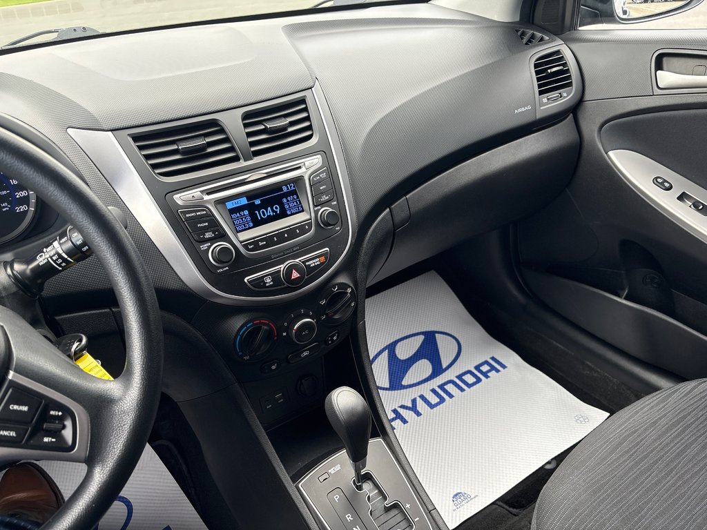 Hyundai Accent GL 2015 à Bathurst, Nouveau-Brunswick - 16 - w1024h768px