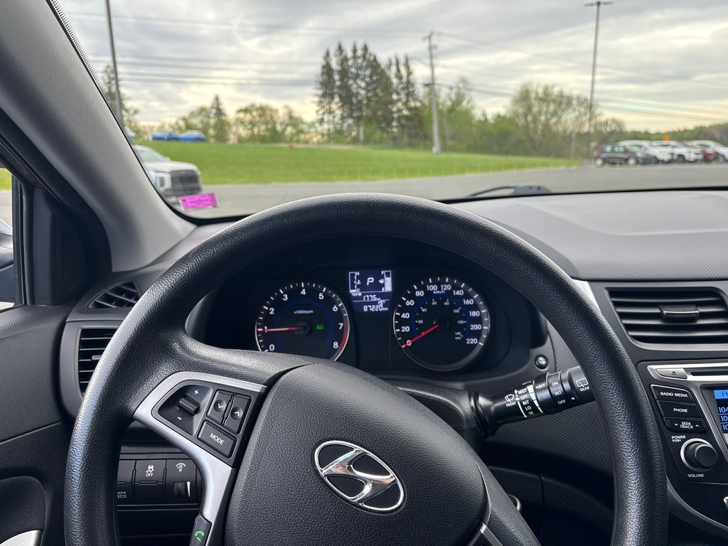 Hyundai Accent GL 2015 à Bathurst, Nouveau-Brunswick - 14 - w1024h768px