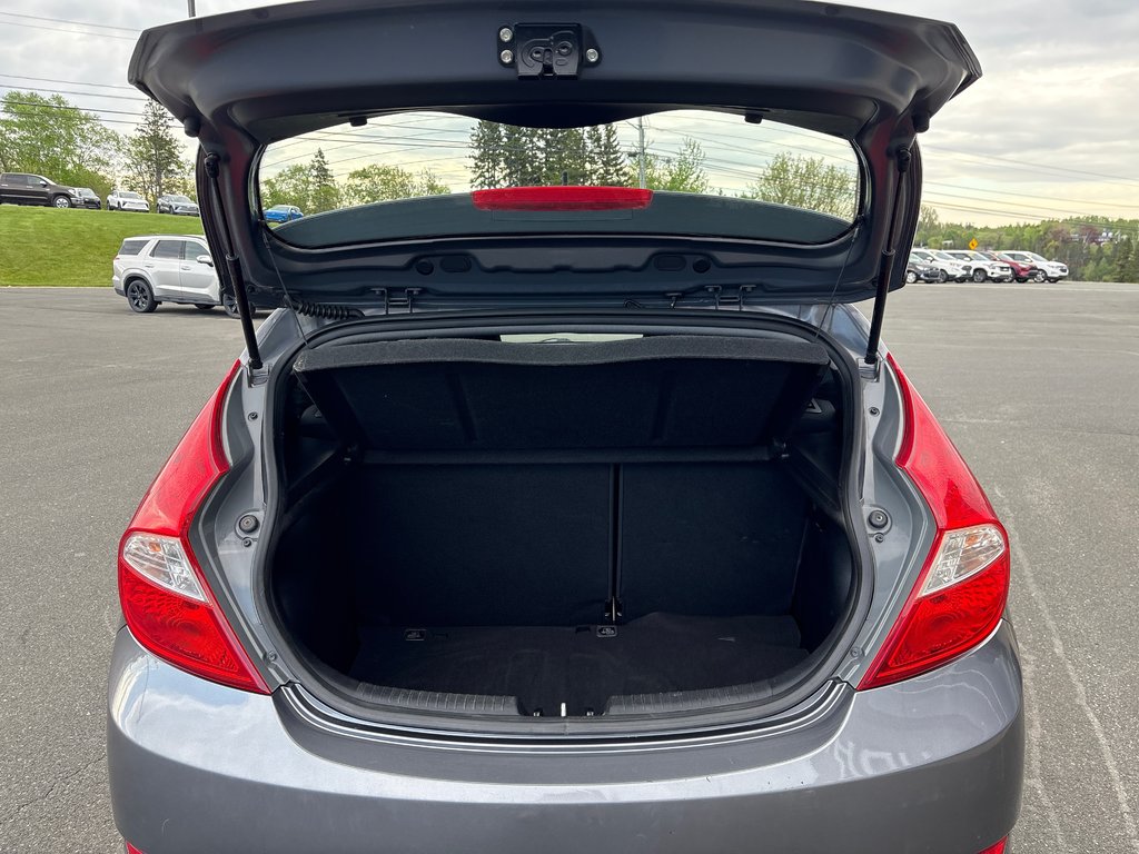 Hyundai Accent GL 2015 à Bathurst, Nouveau-Brunswick - 10 - w1024h768px