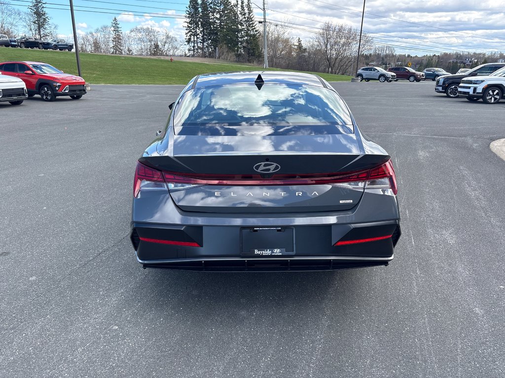 Hyundai Elantra Hybrid Luxury Sedan 2026 à Bathurst, Nouveau-Brunswick - 5 - w1024h768px