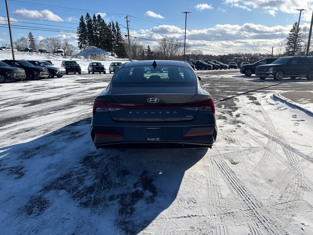 Hyundai Elantra Hybrid Luxury Sedan 2026 à Bathurst, Nouveau-Brunswick - 5 - w1024h768px