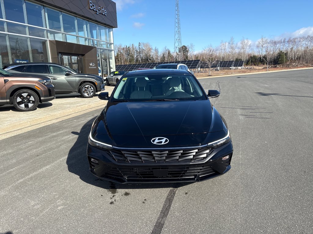 Hyundai Elantra Hybrid Luxury Sedan w/Two-Tone Interior 2026 à Bathurst, Nouveau-Brunswick - 2 - w1024h768px