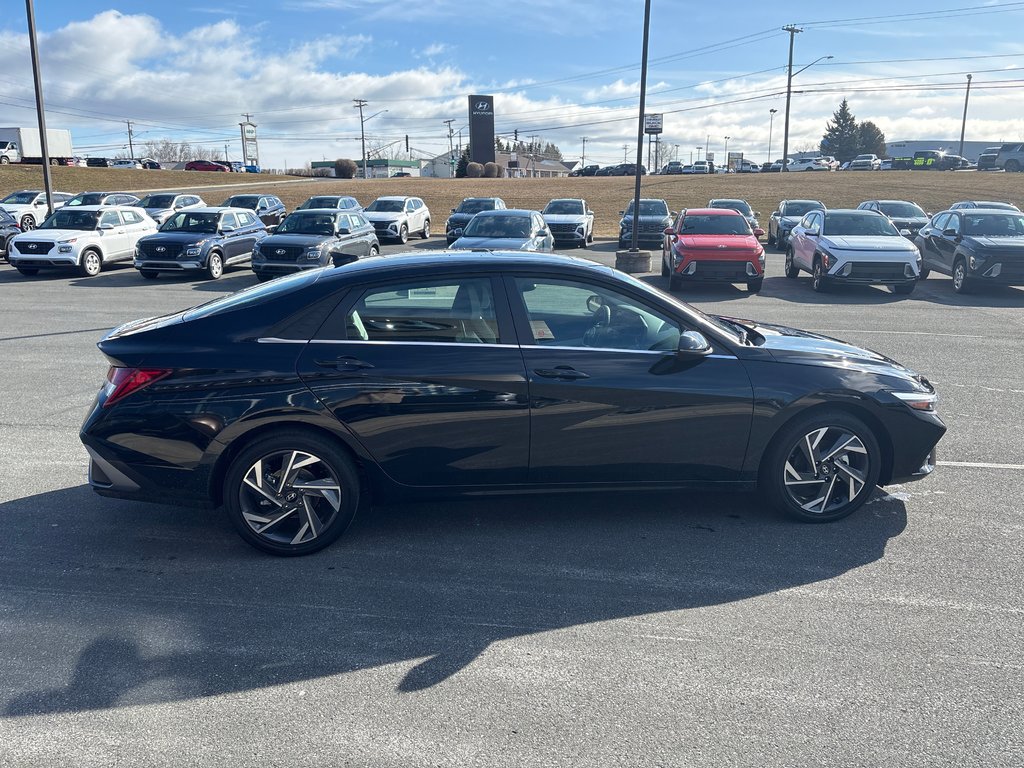 Hyundai Elantra Hybrid Luxury Sedan w/Two-Tone Interior 2026 à Bathurst, Nouveau-Brunswick - 4 - w1024h768px
