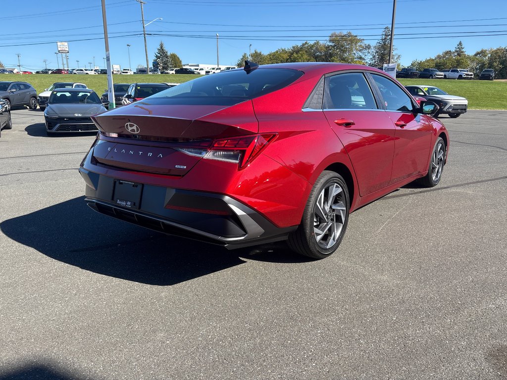 2026 Hyundai Elantra Hybrid Luxury Sedan in Bathurst, New Brunswick - 7 - w1024h768px