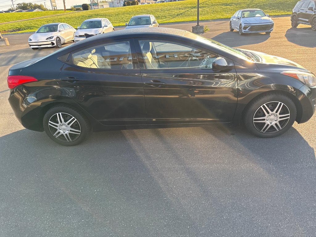 2013  Elantra GL in Bathurst, New Brunswick - 4 - w1024h768px