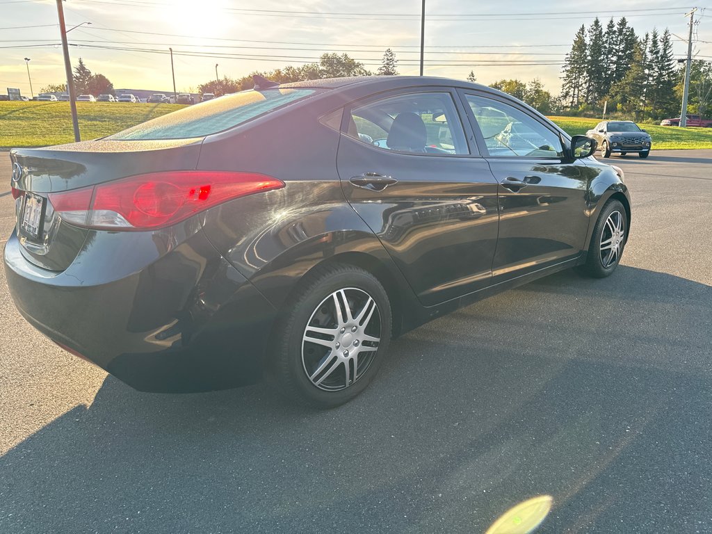 2013  Elantra GL in Bathurst, New Brunswick - 5 - w1024h768px