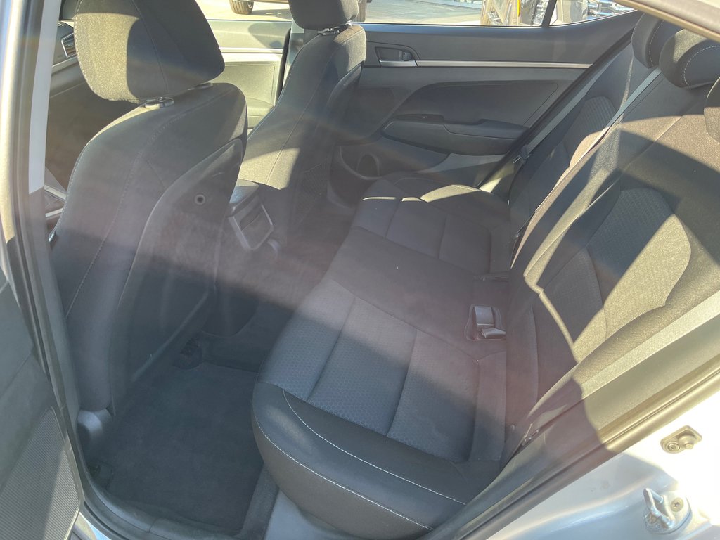 Hyundai Elantra LE 2017 à Bathurst, Nouveau-Brunswick - 10 - w1024h768px