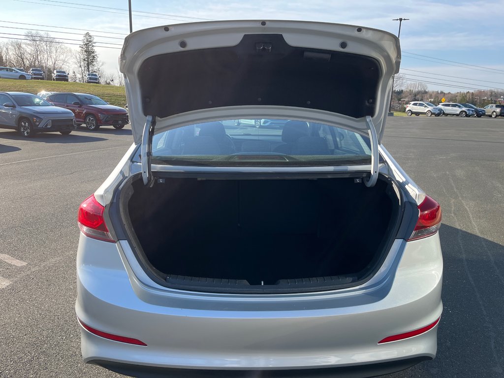 Hyundai Elantra LE 2017 à Bathurst, Nouveau-Brunswick - 12 - w1024h768px
