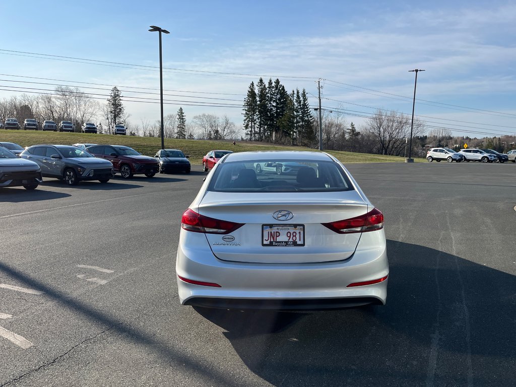 Hyundai Elantra LE 2017 à Bathurst, Nouveau-Brunswick - 7 - w1024h768px