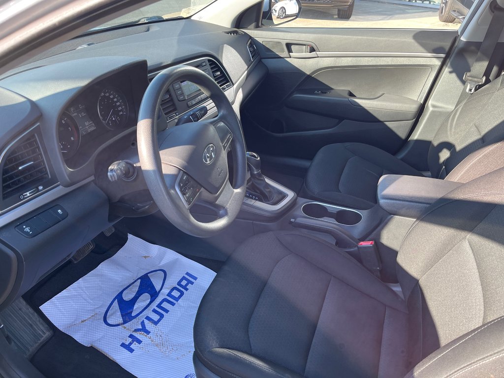 Hyundai Elantra LE 2017 à Bathurst, Nouveau-Brunswick - 9 - w1024h768px