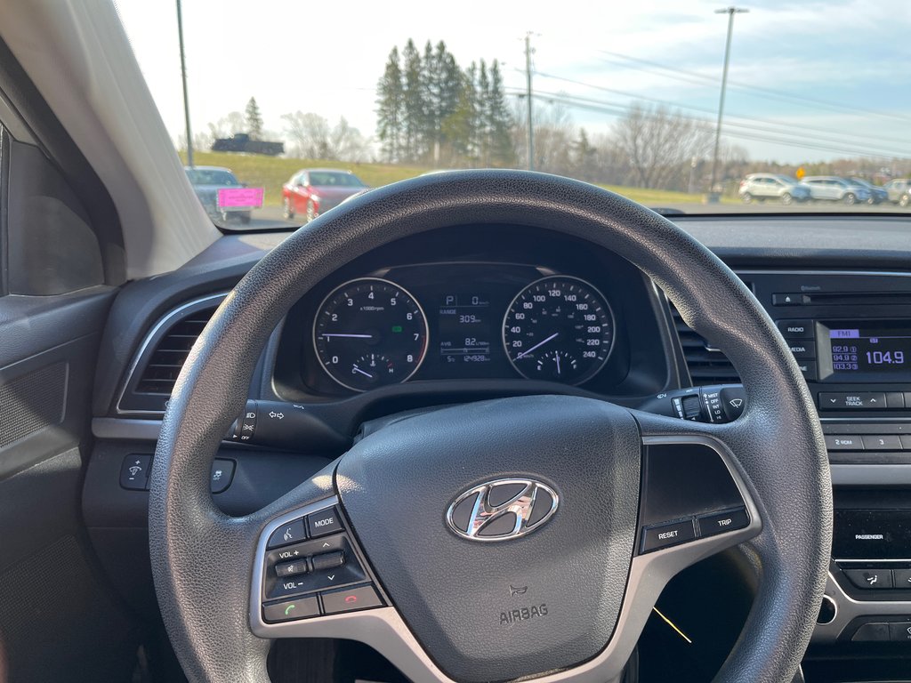 Hyundai Elantra LE 2017 à Bathurst, Nouveau-Brunswick - 13 - w1024h768px
