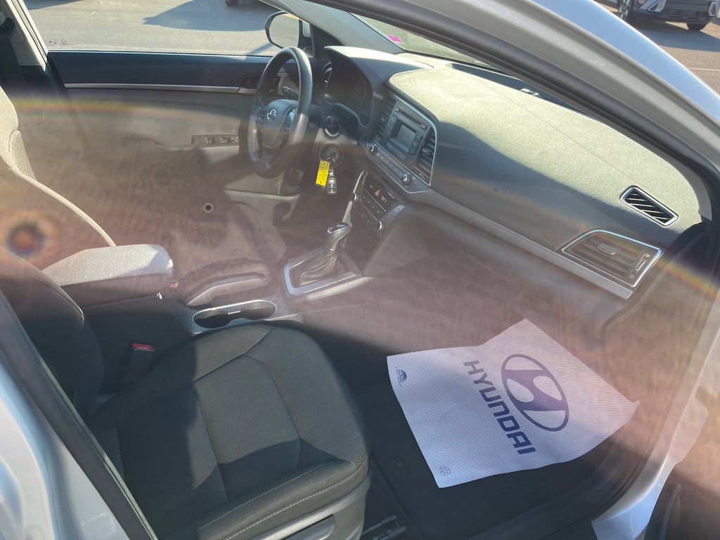 Hyundai Elantra LE 2017 à Bathurst, Nouveau-Brunswick - 11 - w1024h768px