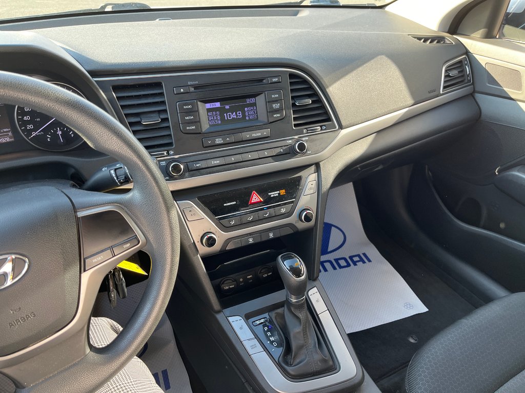 Hyundai Elantra LE 2017 à Bathurst, Nouveau-Brunswick - 15 - w1024h768px