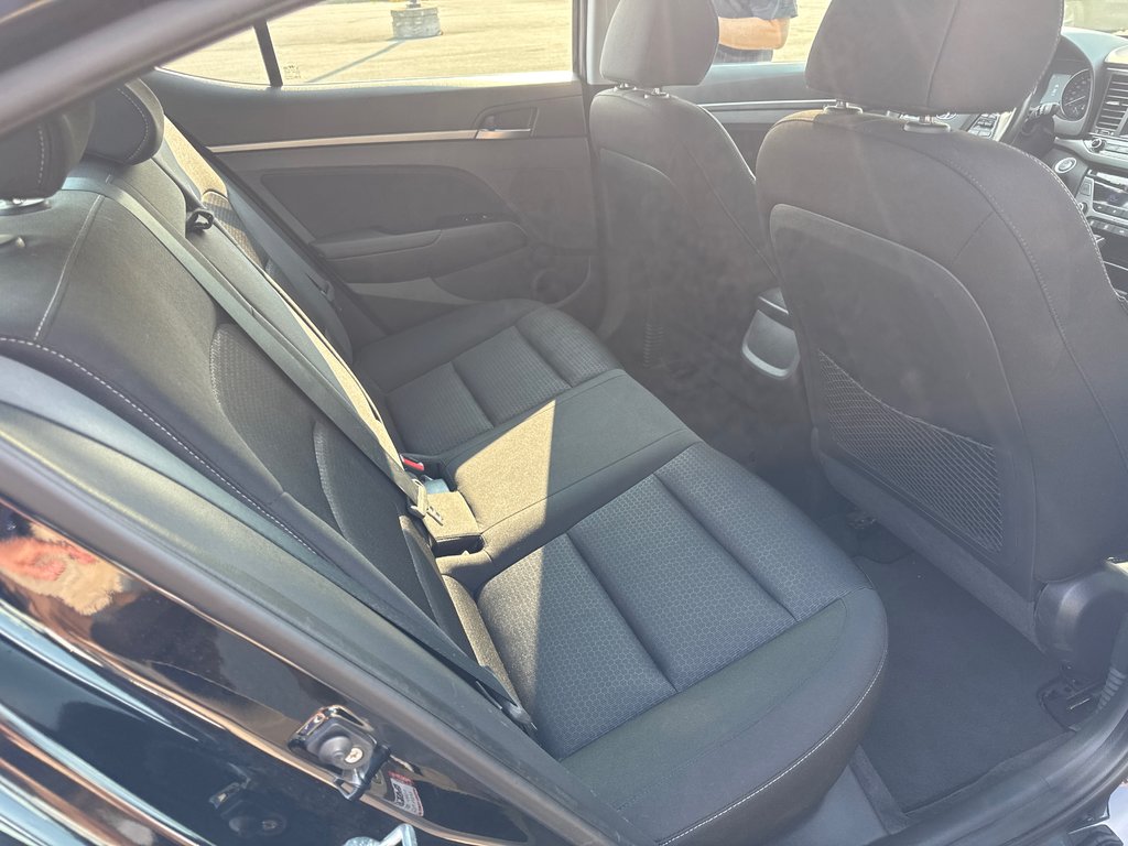 2017 Hyundai Elantra GLS in Bathurst, New Brunswick - 14 - w1024h768px