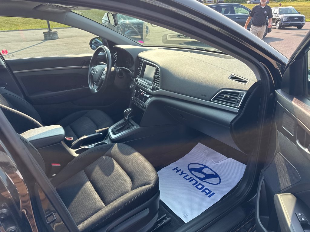 2017 Hyundai Elantra GLS in Bathurst, New Brunswick - 13 - w1024h768px