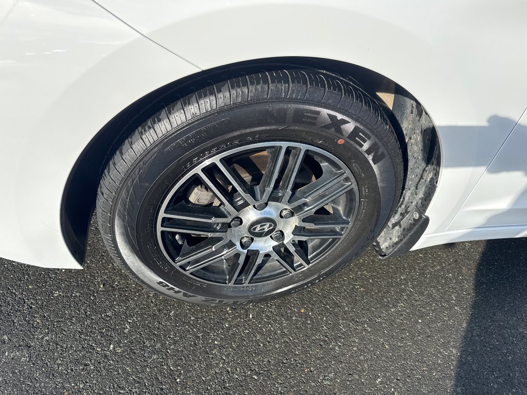 2020 Hyundai Elantra Essential in Bathurst, New Brunswick - 9 - w1024h768px