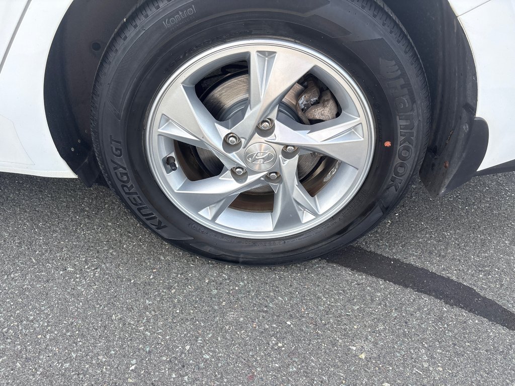 2021 Hyundai Elantra Essential in Bathurst, New Brunswick - 13 - w1024h768px