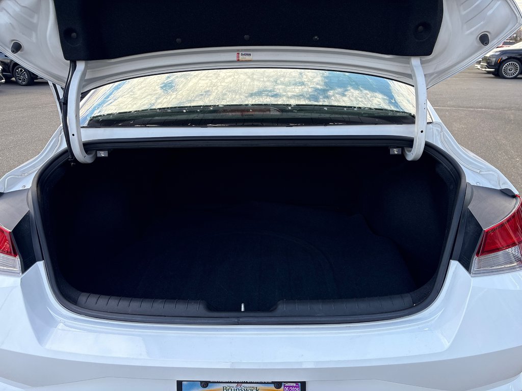 2022 Hyundai Elantra Preferred in Bathurst, New Brunswick - 14 - w1024h768px