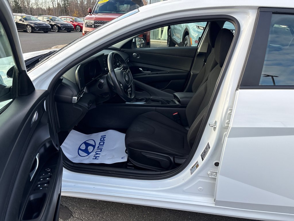 2022 Hyundai Elantra Preferred in Bathurst, New Brunswick - 10 - w1024h768px