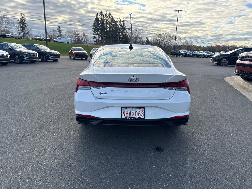 2022 Hyundai Elantra Preferred in Bathurst, New Brunswick - 6 - w1024h768px