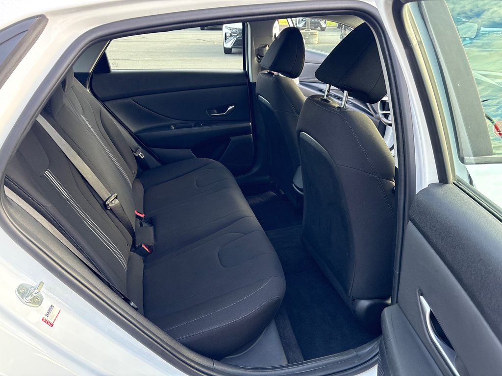 2022 Hyundai Elantra Preferred in Bathurst, New Brunswick - 13 - w1024h768px