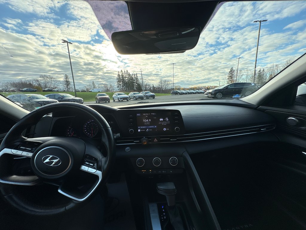 2022 Hyundai Elantra Preferred in Bathurst, New Brunswick - 21 - w1024h768px