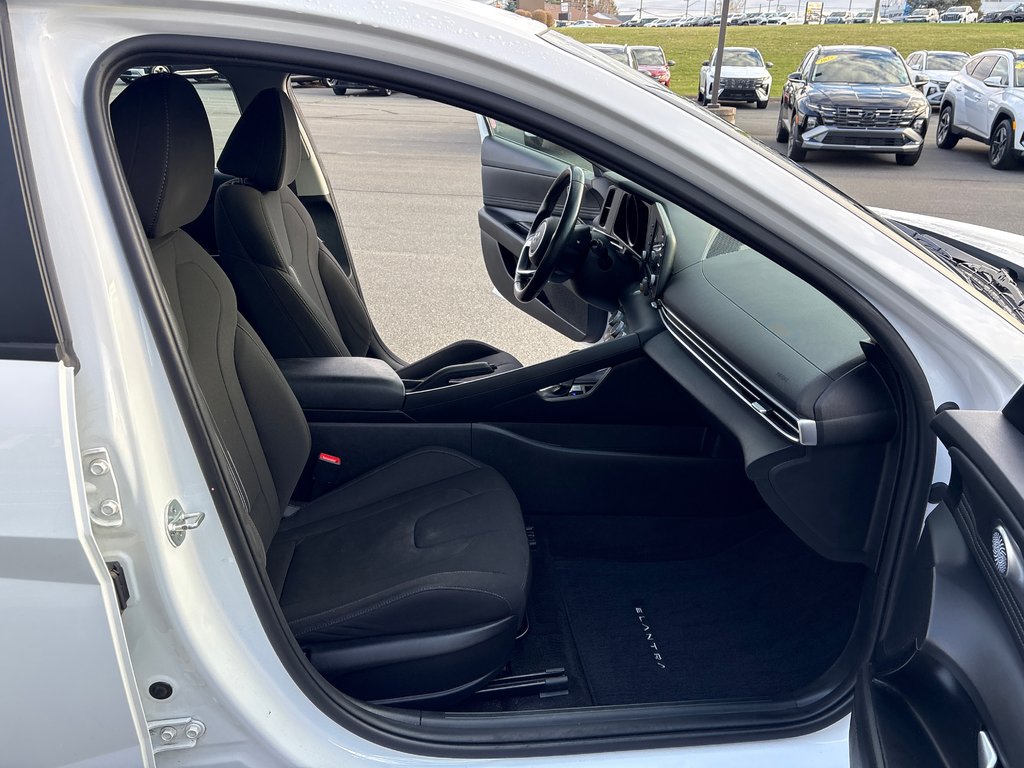 2022 Hyundai Elantra Preferred in Bathurst, New Brunswick - 12 - w1024h768px