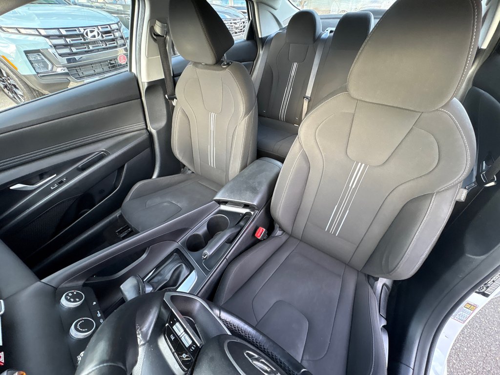 2022 Hyundai Elantra Preferred in Bathurst, New Brunswick - 22 - w1024h768px