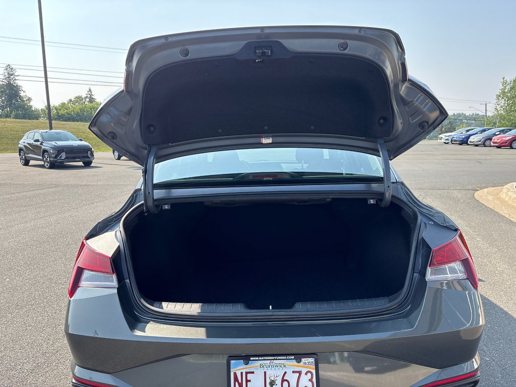 2023 Hyundai Elantra Preferred in Bathurst, New Brunswick - 11 - w1024h768px