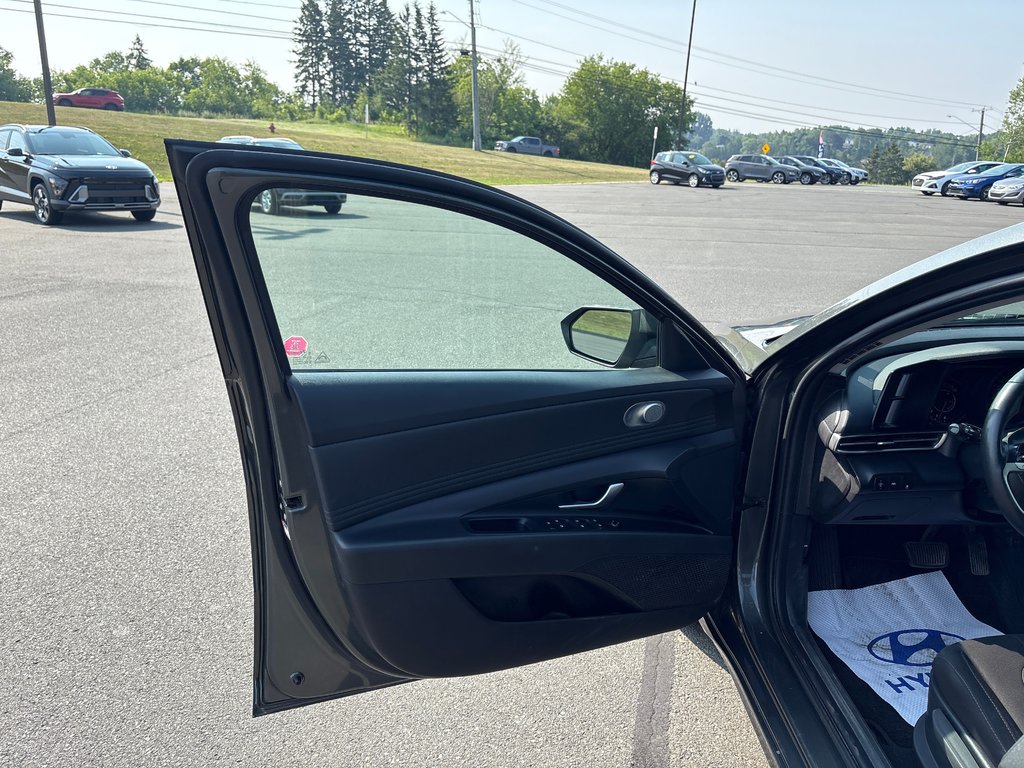 2023 Hyundai Elantra Preferred in Bathurst, New Brunswick - 9 - w1024h768px