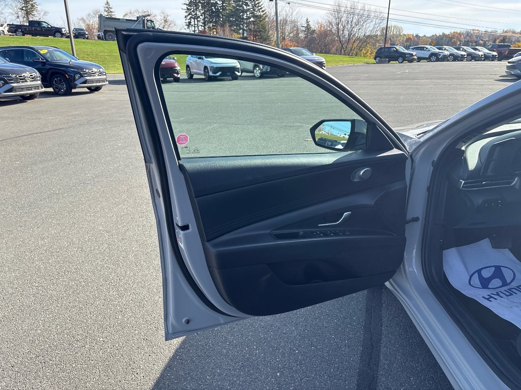 2023 Hyundai Elantra Essential in Bathurst, New Brunswick - 11 - w1024h768px