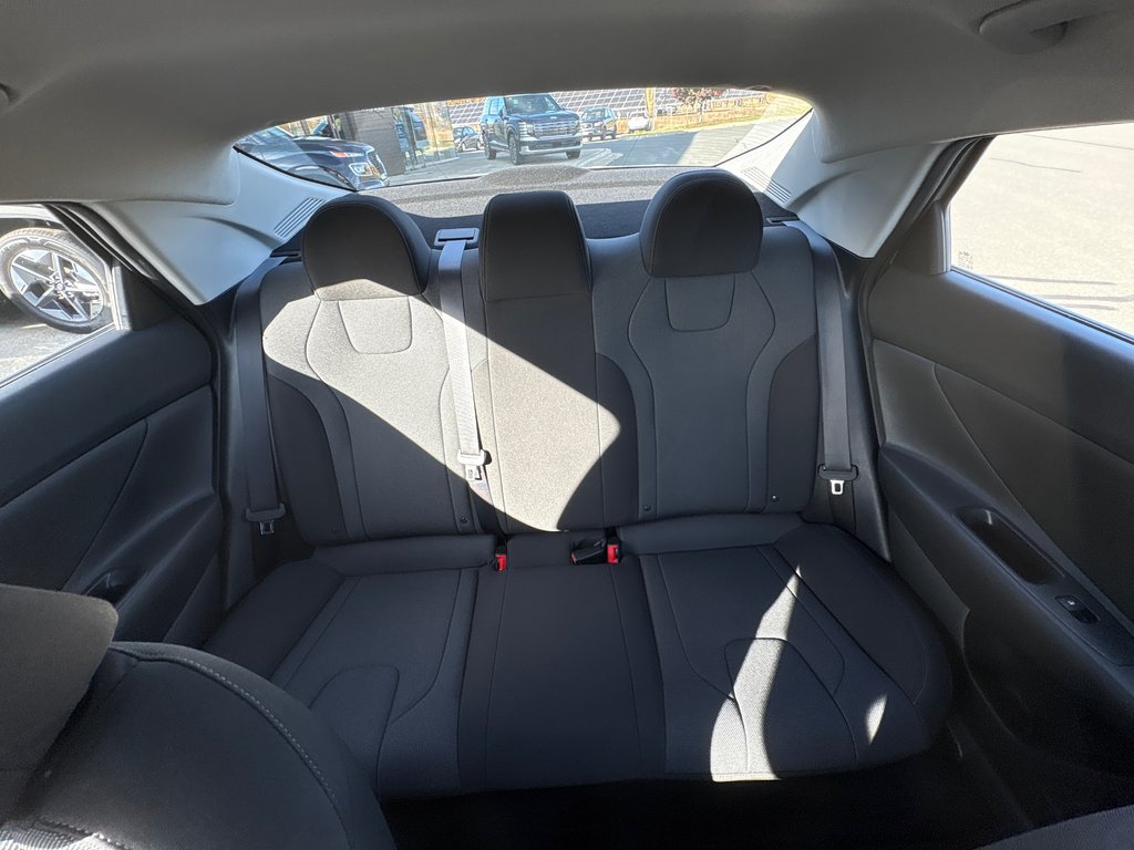 2023 Hyundai Elantra Essential in Bathurst, New Brunswick - 18 - w1024h768px