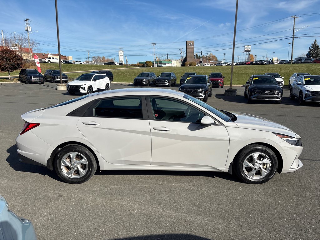 2023 Hyundai Elantra Essential in Bathurst, New Brunswick - 4 - w1024h768px