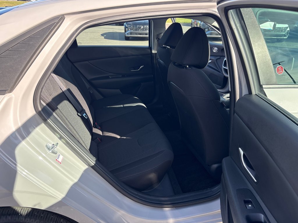 2023 Hyundai Elantra Essential in Bathurst, New Brunswick - 14 - w1024h768px