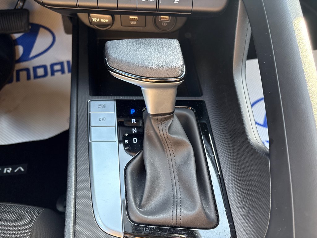 2023 Hyundai Elantra Essential in Bathurst, New Brunswick - 24 - w1024h768px