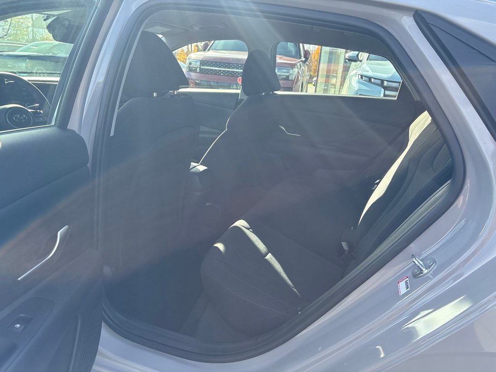 2023 Hyundai Elantra Essential in Bathurst, New Brunswick - 12 - w1024h768px