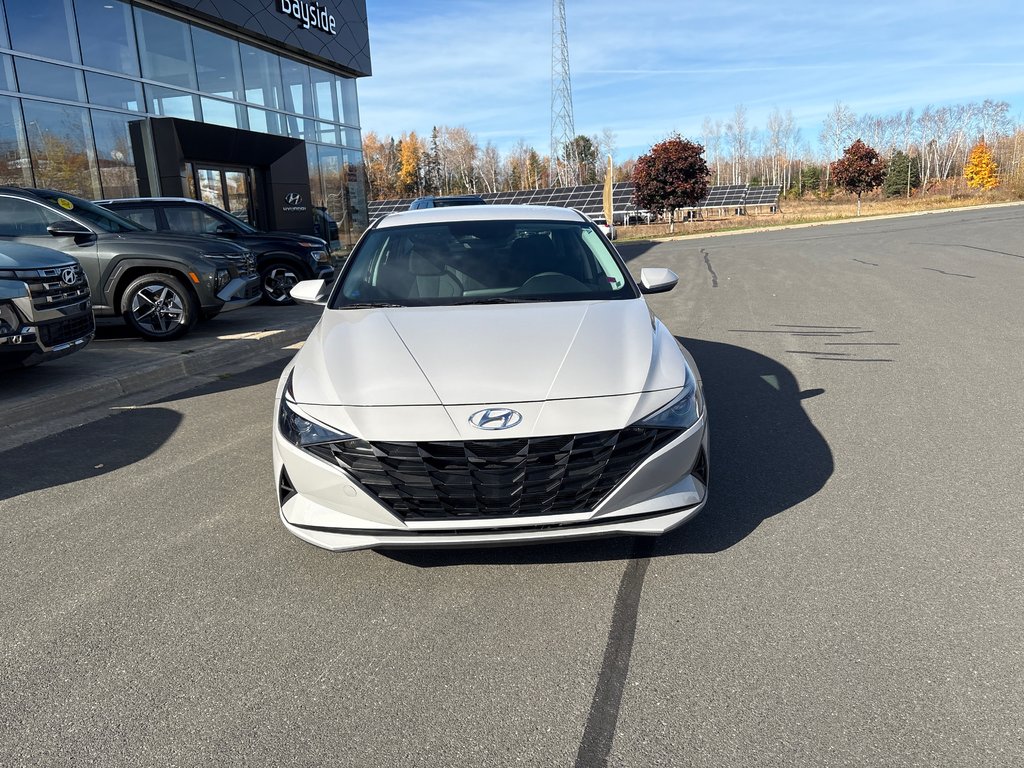 2023 Hyundai Elantra Essential in Bathurst, New Brunswick - 2 - w1024h768px
