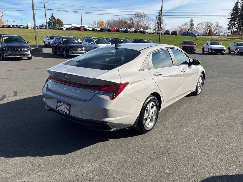 2023 Hyundai Elantra Essential in Bathurst, New Brunswick - 5 - w1024h768px