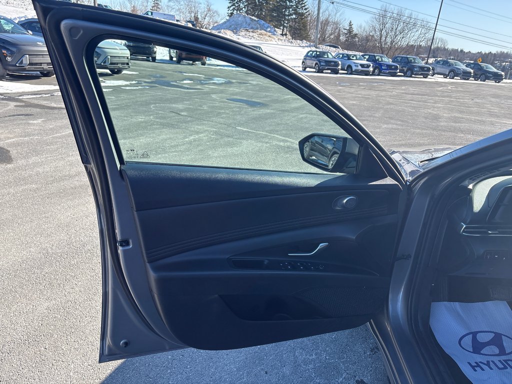 2023 Hyundai Elantra Preferred in Bathurst, New Brunswick - 14 - w1024h768px
