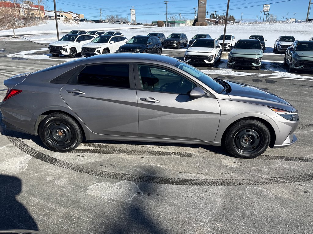 2023 Hyundai Elantra Preferred in Bathurst, New Brunswick - 6 - w1024h768px