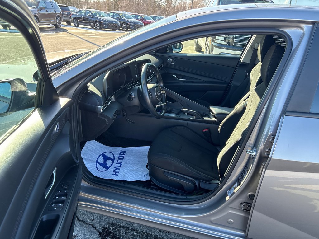 2023 Hyundai Elantra Preferred in Bathurst, New Brunswick - 8 - w1024h768px