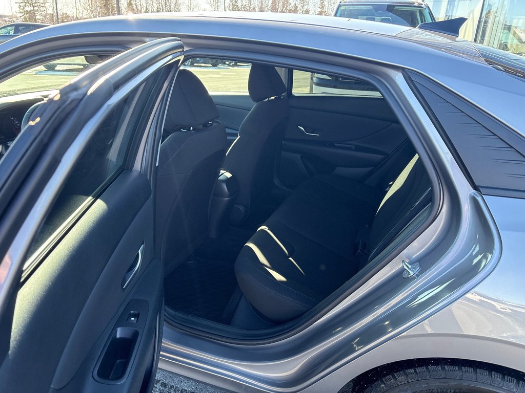 2023 Hyundai Elantra Preferred in Bathurst, New Brunswick - 9 - w1024h768px