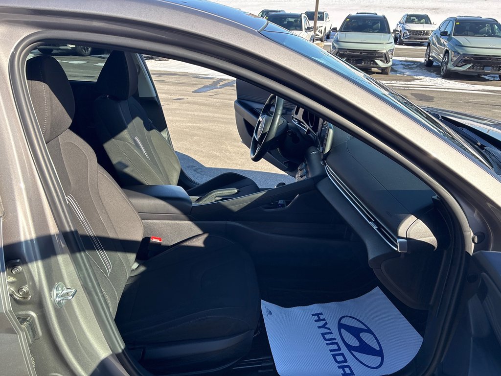 2023 Hyundai Elantra Preferred in Bathurst, New Brunswick - 11 - w1024h768px
