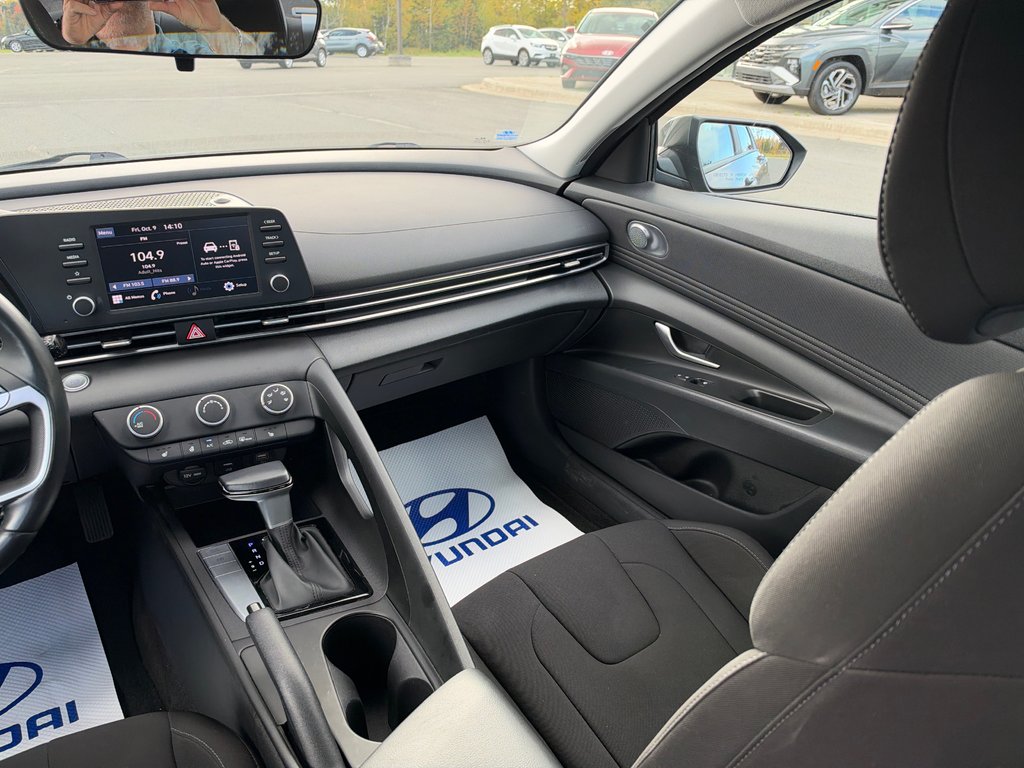 2023 Hyundai Elantra Preferred in Bathurst, New Brunswick - 18 - w1024h768px