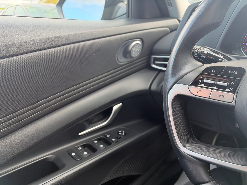 2023 Hyundai Elantra Preferred in Bathurst, New Brunswick - 19 - w1024h768px
