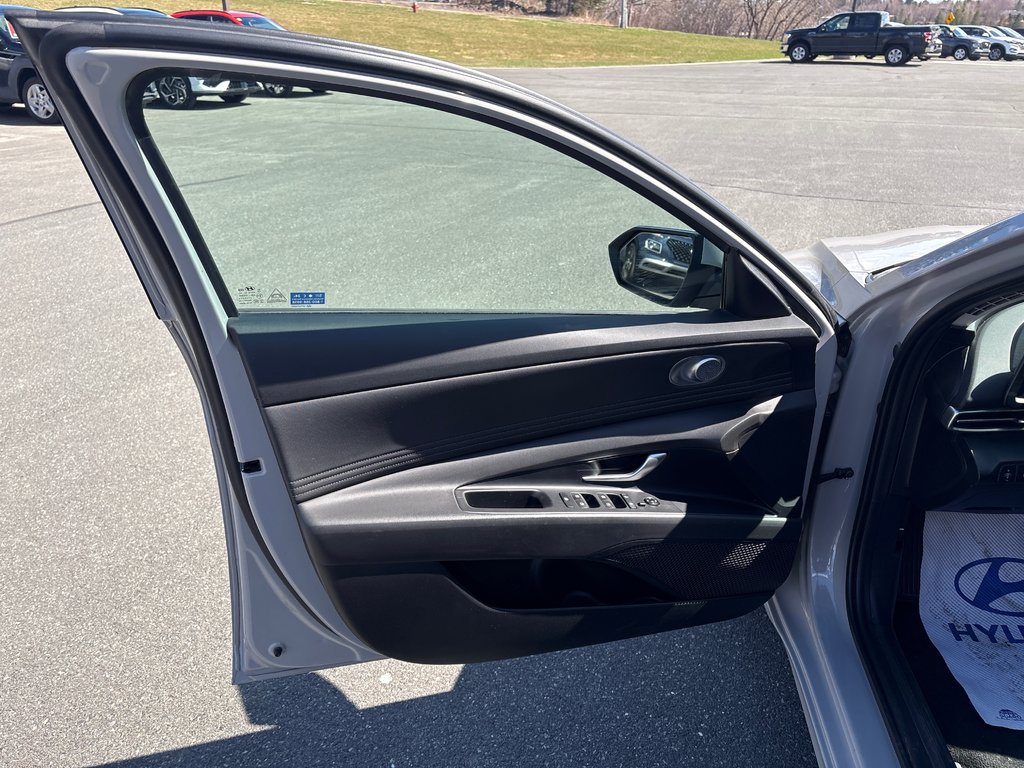 Hyundai Elantra Preferred 2024 à Bathurst, Nouveau-Brunswick - 9 - w1024h768px